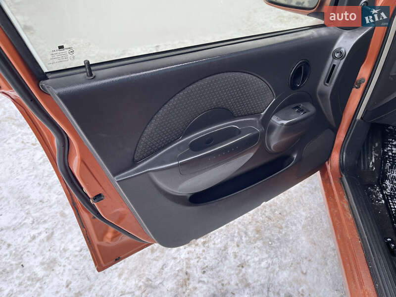 Седан Chevrolet Aveo 2006 в Киеве