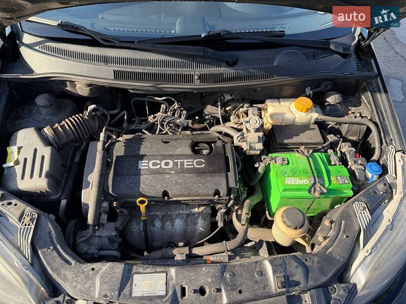 Хэтчбек Chevrolet Aveo 2010 в Днепре