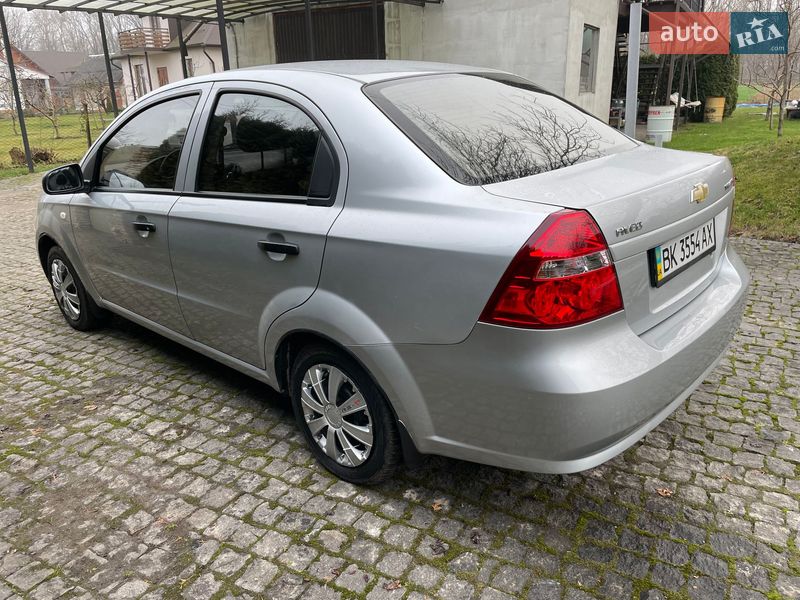 Седан Chevrolet Aveo 2010 в Дубні
