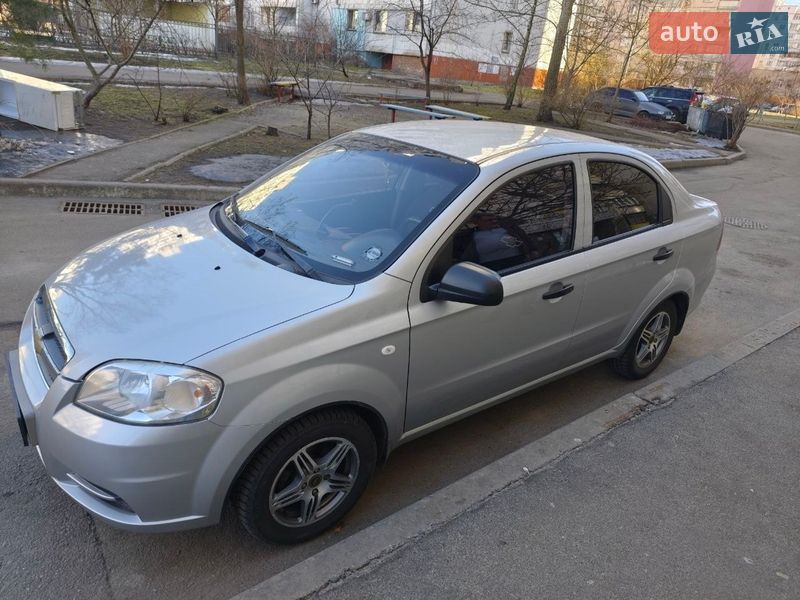 Седан Chevrolet Aveo 2006 в Киеве