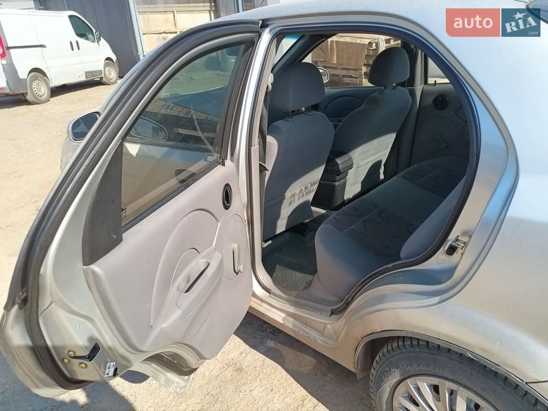 Седан Chevrolet Aveo 2005 в Калуше