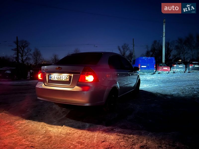Седан Chevrolet Aveo 2008 в Києві