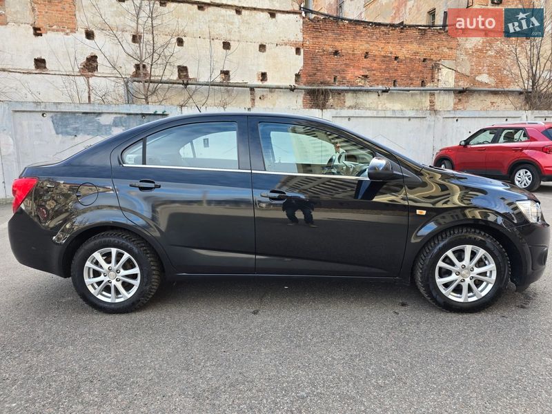 Седан Chevrolet Aveo 2013 в Харькове