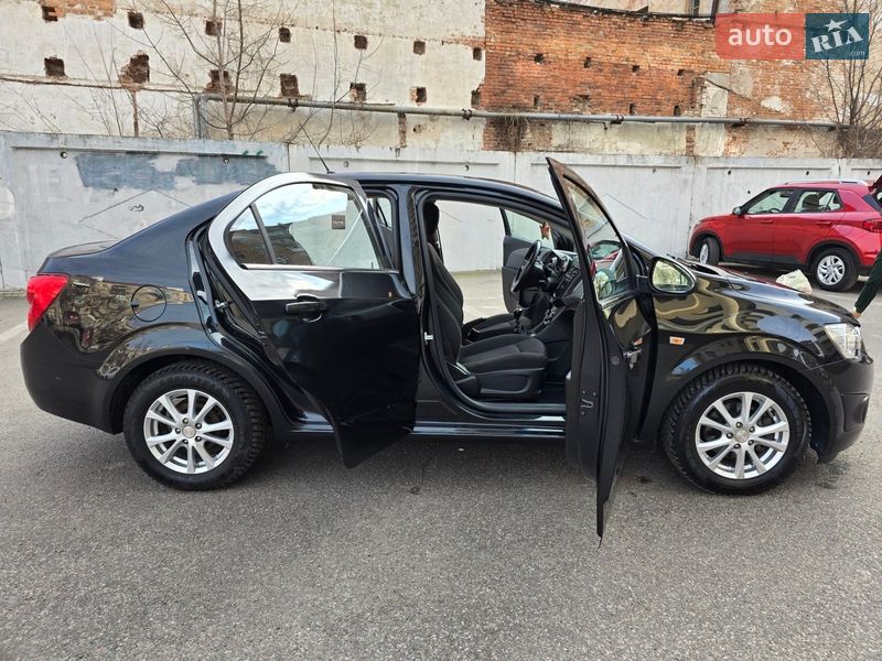 Седан Chevrolet Aveo 2013 в Харькове