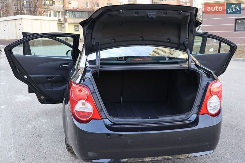 Седан Chevrolet Aveo 2013 в Харькове