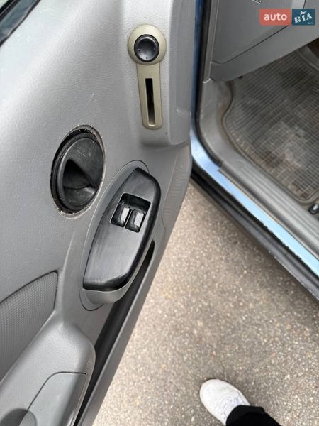 Седан Chevrolet Aveo 2004 в Харькове