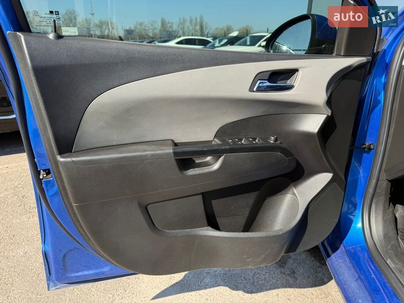 Седан Chevrolet Aveo 2012 в Києві