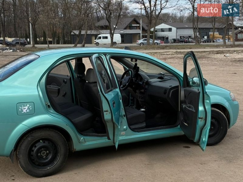 Седан Chevrolet Aveo 2005 в Тернополі