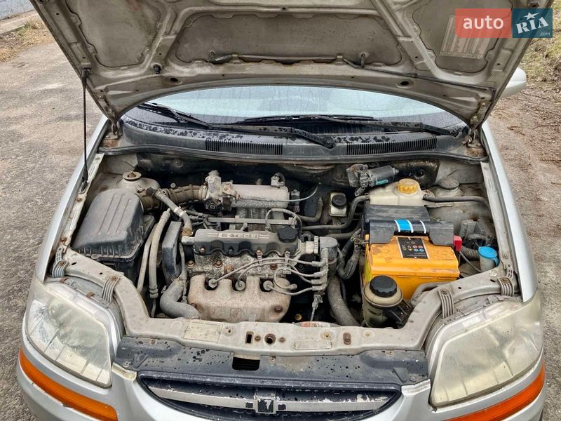Седан Chevrolet Aveo 2004 в Днепре