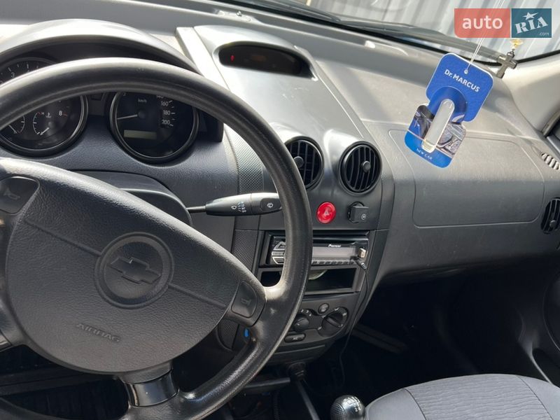 Седан Chevrolet Aveo 2005 в Ровно