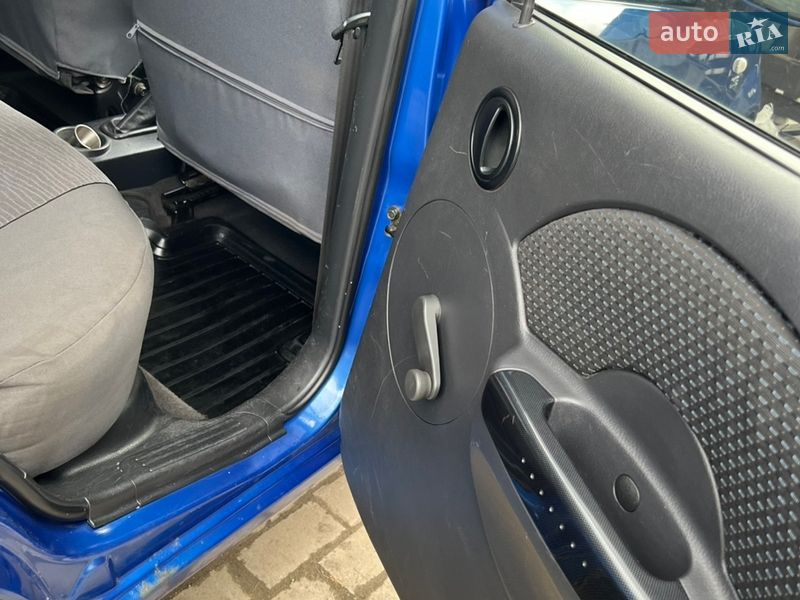 Седан Chevrolet Aveo 2005 в Ровно