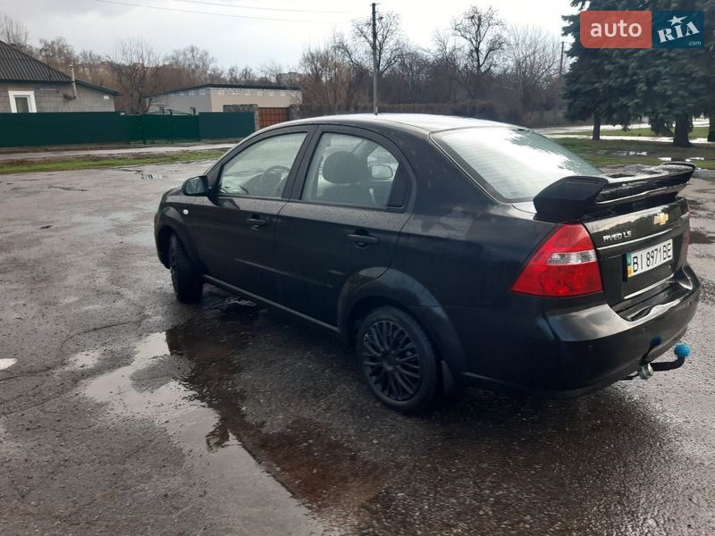 Седан Chevrolet Aveo 2011 в Лубнах