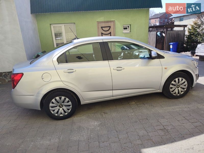 Седан Chevrolet Aveo 2012 в Львові