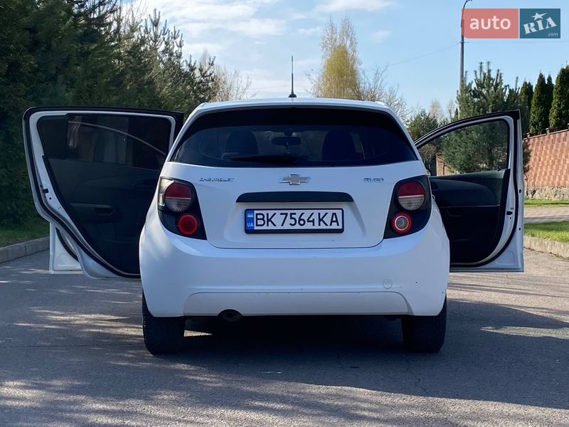 Седан Chevrolet Aveo 2012 в Рівному