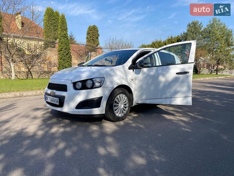 Седан Chevrolet Aveo 2012 в Рівному