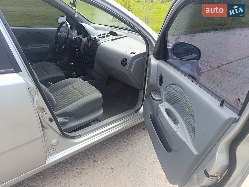 Седан Chevrolet Aveo 2005 в Новомосковске