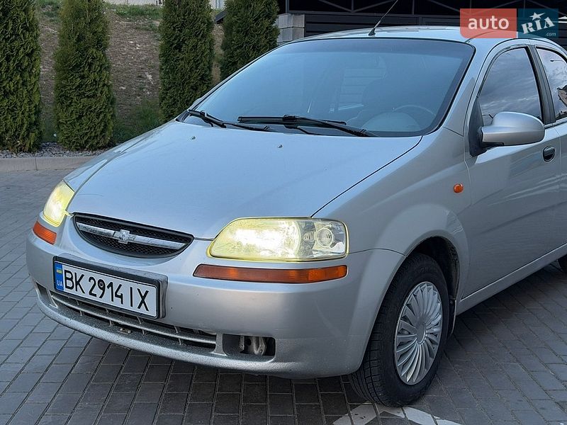 Седан Chevrolet Aveo 2005 в Ровно