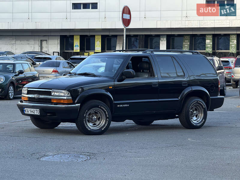 Позашляховик / Кросовер Chevrolet Blazer 2000 в Києві