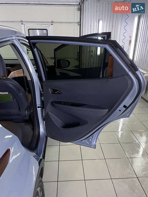 Хэтчбек Chevrolet Bolt EV 2017 в Киеве