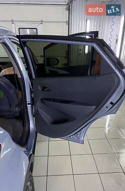 Хэтчбек Chevrolet Bolt EV 2017 в 
