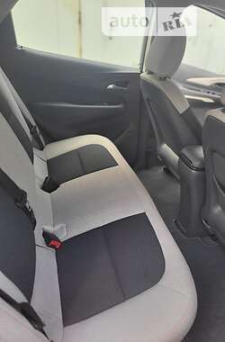 Хэтчбек Chevrolet Bolt EV 2017 в 