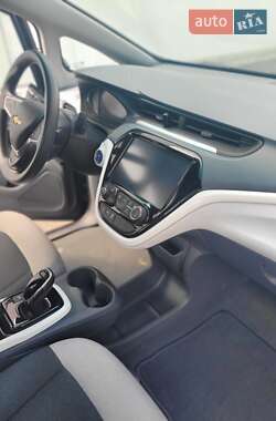 Хэтчбек Chevrolet Bolt EV 2017 в 