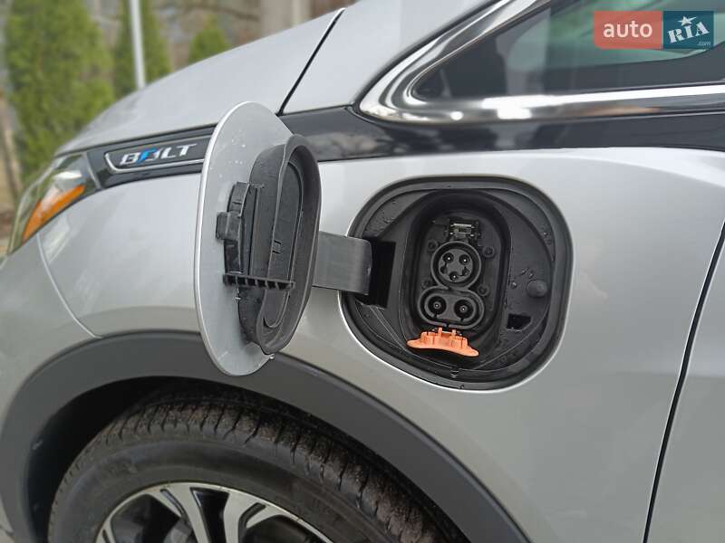 Хэтчбек Chevrolet Bolt EV 2017 в Львове фото 9 Хэтчбек Chevrolet Bolt EV 2017 в Львове