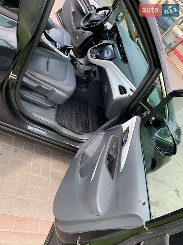 Хэтчбек Chevrolet Bolt EV 2018 в Киеве