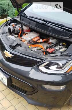 Хэтчбек Chevrolet Bolt EV 2017 в 