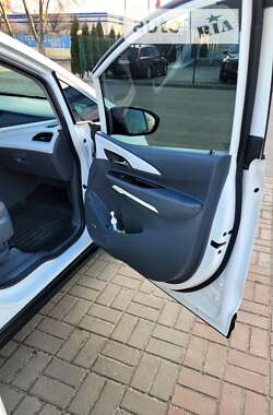 Хэтчбек Chevrolet Bolt EV 2017 в 