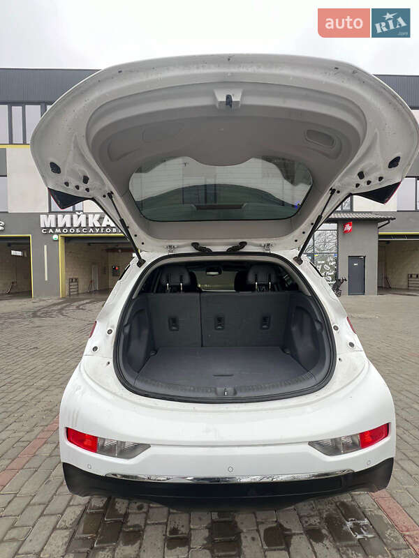 Хэтчбек Chevrolet Bolt EV 2016 в Виннице фото 15 Хэтчбек Chevrolet Bolt EV 2016 в Виннице