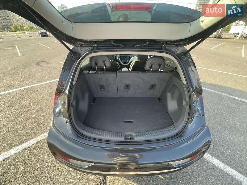 Хэтчбек Chevrolet Bolt EV 2018 в Киеве фото 16 Хэтчбек Chevrolet Bolt EV 2018 в Киеве