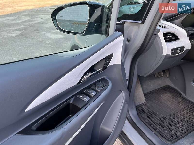 Хэтчбек Chevrolet Bolt EV 2020 в Днепре фото 10 Хэтчбек Chevrolet Bolt EV 2020 в Днепре