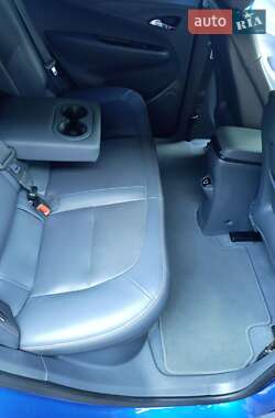 Хэтчбек Chevrolet Bolt EV 2017 в 
