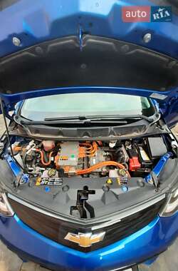 Хэтчбек Chevrolet Bolt EV 2017 в 