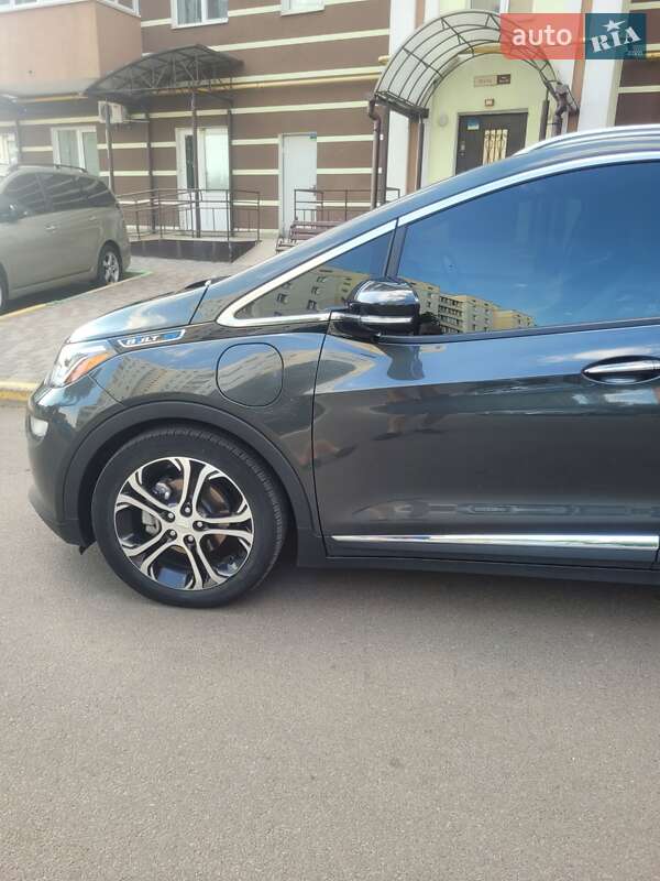 Хэтчбек Chevrolet Bolt EV 2020 в Киеве