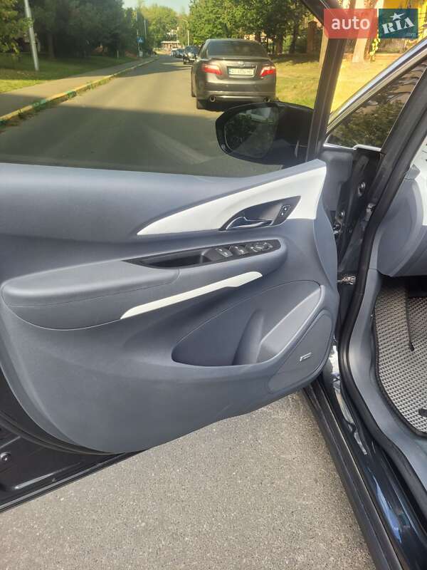 Хэтчбек Chevrolet Bolt EV 2020 в Киеве