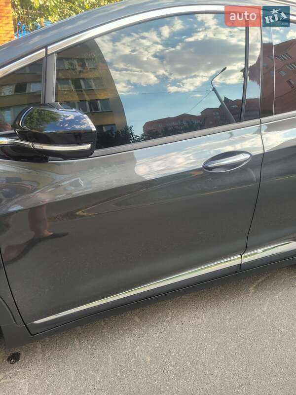 Хэтчбек Chevrolet Bolt EV 2020 в Киеве