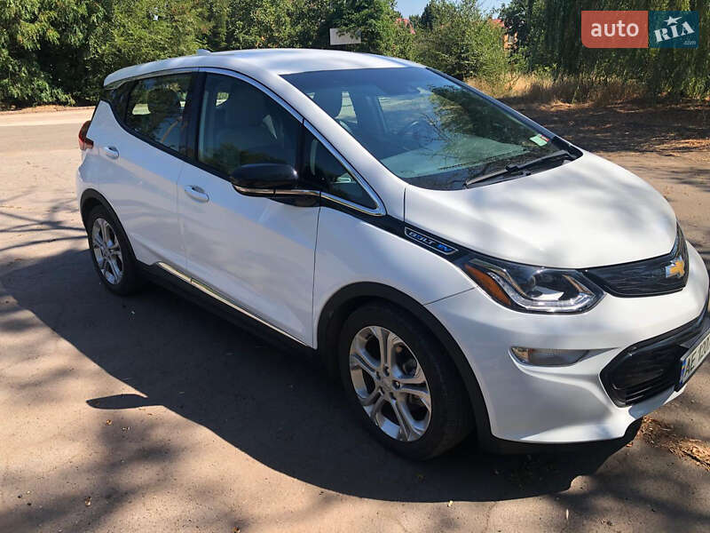 Хэтчбек Chevrolet Bolt EV 2021 в 