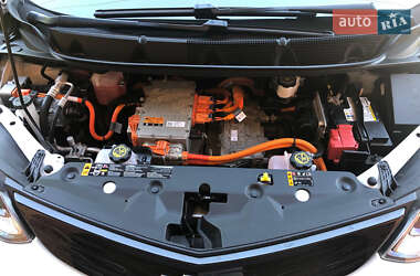 Хэтчбек Chevrolet Bolt EV 2021 в 