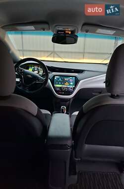 Хэтчбек Chevrolet Bolt EV 2020 в 