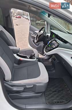 Хэтчбек Chevrolet Bolt EV 2020 в 