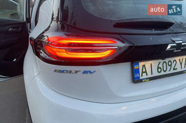 Хэтчбек Chevrolet Bolt EV 2022 в 