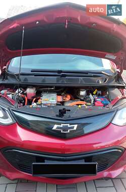 Хэтчбек Chevrolet Bolt EV 2018 в 