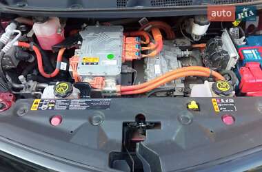 Хэтчбек Chevrolet Bolt EV 2018 в 