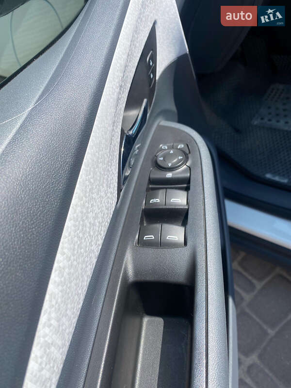 Хэтчбек Chevrolet Bolt EV 2017 в Тернополе фото 15 Хэтчбек Chevrolet Bolt EV 2017 в Тернополе