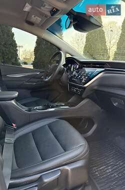 Хэтчбек Chevrolet Bolt EV 2023 в 