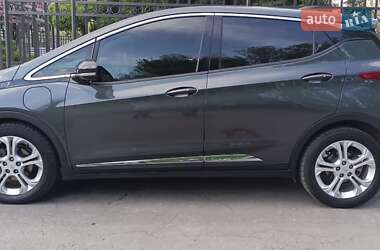 Хэтчбек Chevrolet Bolt EV 2016 в 