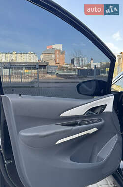 Хэтчбек Chevrolet Bolt EV 2017 в 