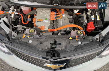 Хэтчбек Chevrolet Bolt EV 2020 в 